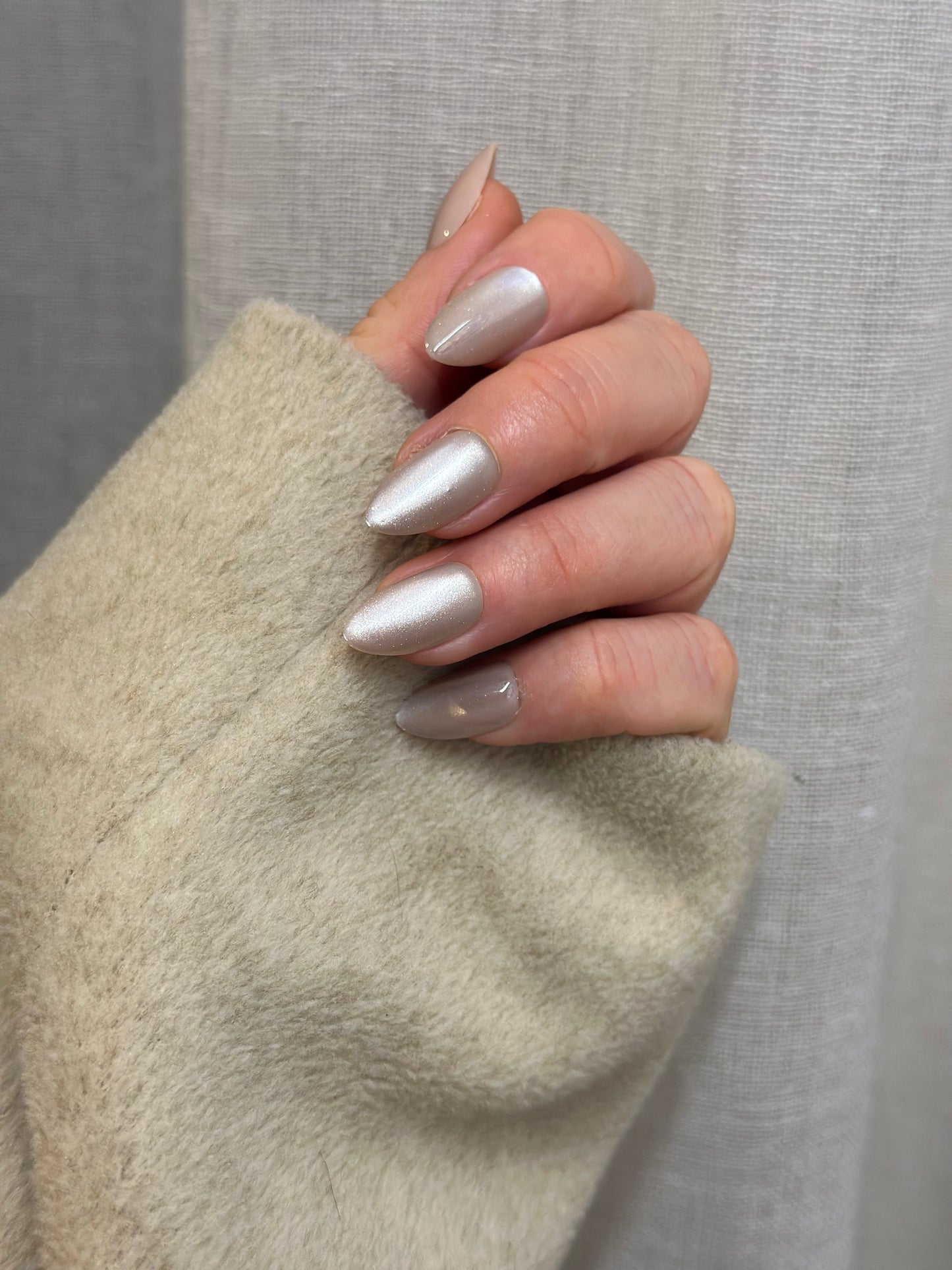 Platinum Glow (Cat Eye)